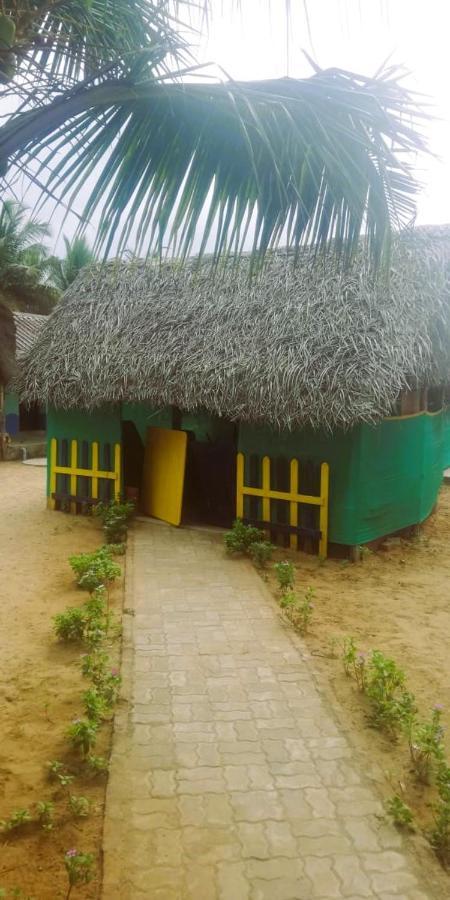Chan Beach Resort Bahur Exteriör bild