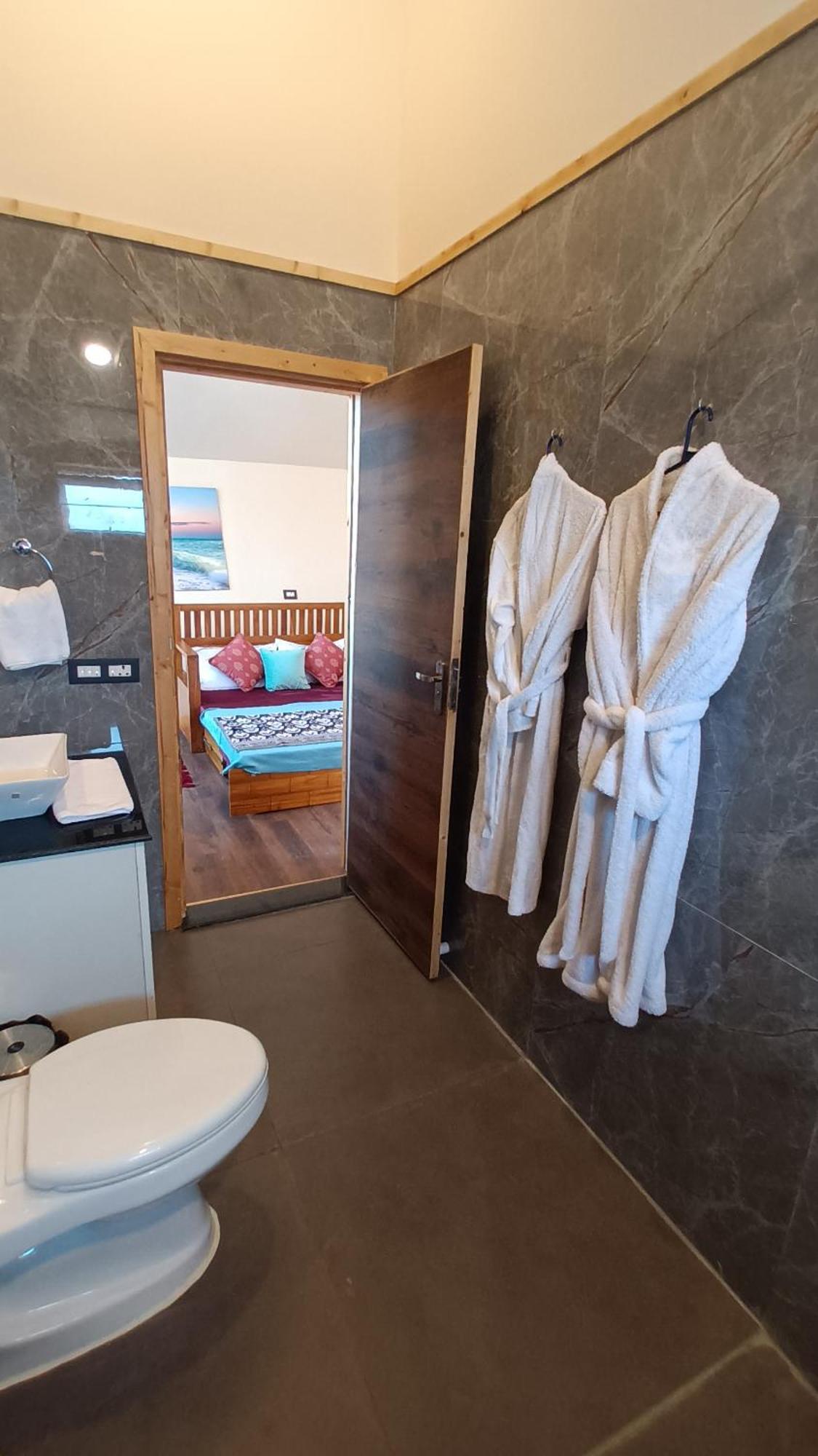Chan Beach Resort Bahur Exteriör bild